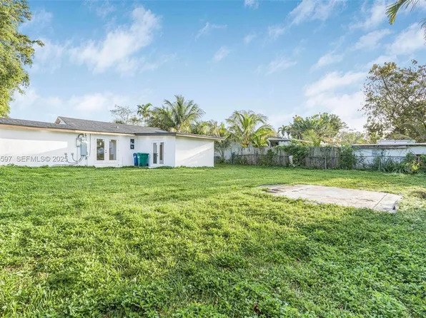 216 NE 160th St, Miami, FL 33162