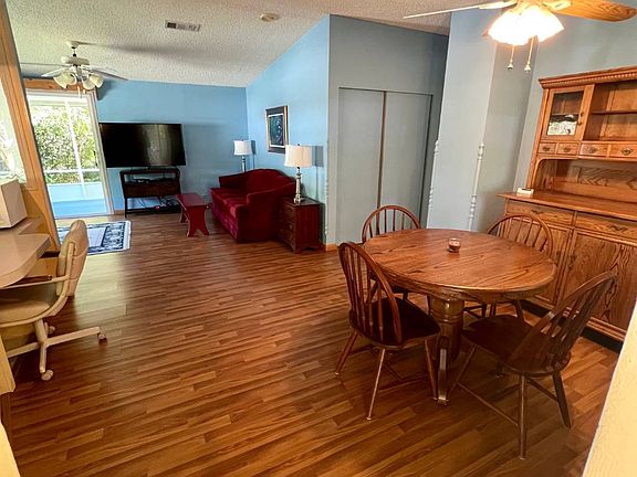 4th image of 401 Cinnamon Cir