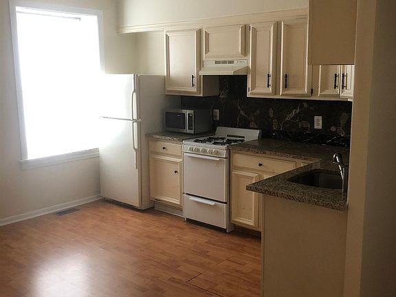 4th image of 462 Lyceum Ave APT 1