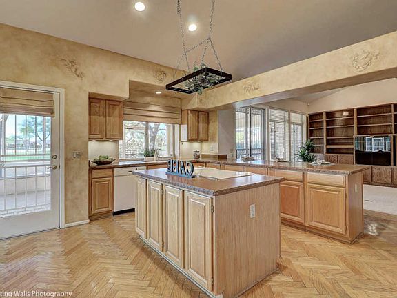3rd image of 8852 W Wescott Dr