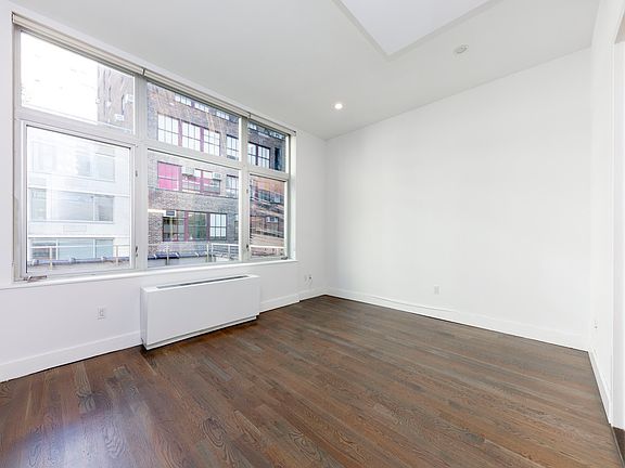 4th image of 321 W 37th St #Td