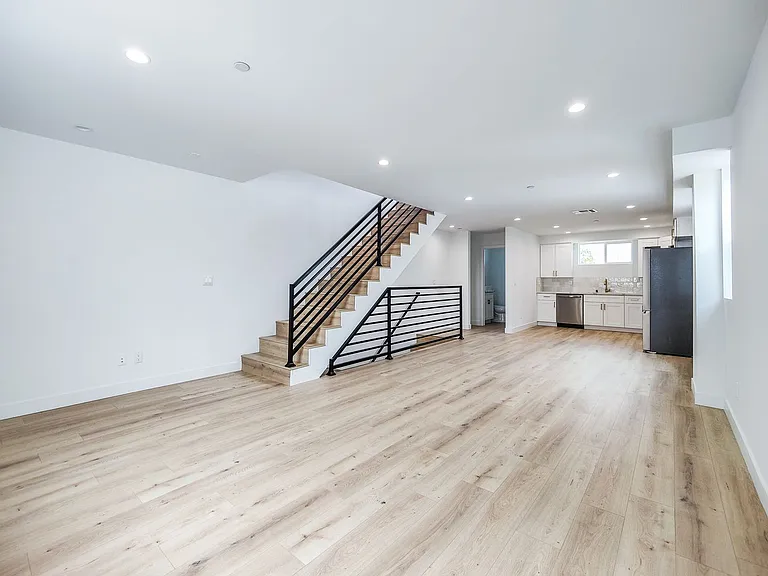 3811 Exposition Blvd — Photo 13