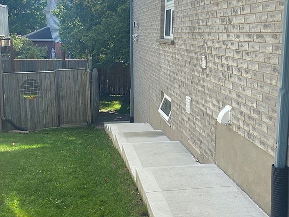 2nd image of 46 Tradewinds Pl