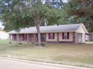 5018 Oak Leaf Dr, Jackson, MS 39212
