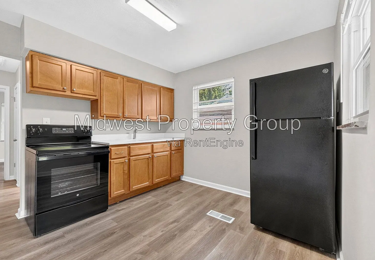 3 bed, 1.0 bath, 912 sqft, $1,225 — Photo 1