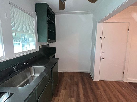 3rd image of 848-860 Steele Blvd #872