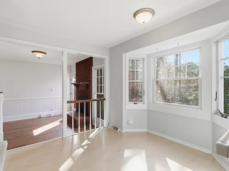 135 Sycamore St — Photo 9