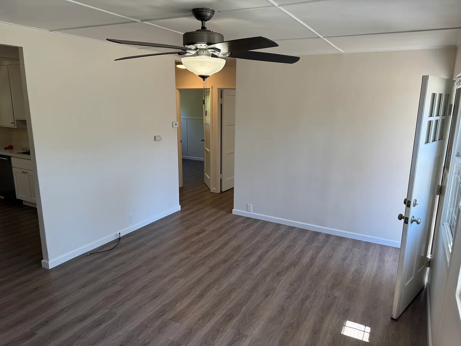 663 Rose Ave — Photo 3