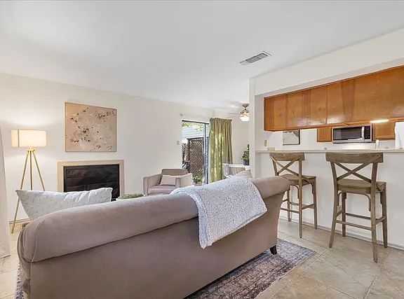 3rd image of 900 Taulbee Ln