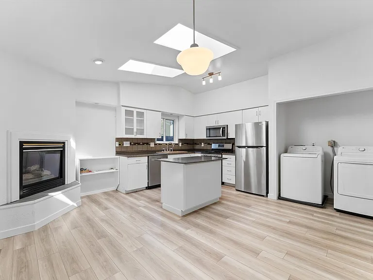 714 S Berwick Dr — Photo 5