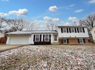 231 Ridgefield Ln, Naperville, IL 60565