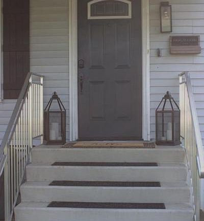3rd image of 909 Dogwood St