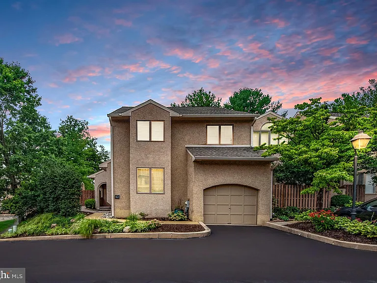 42 Greythorne Woods Cir — Photo 1