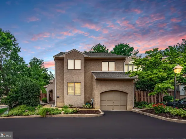 42 Greythorne Woods Cir, Wayne, PA 19087
