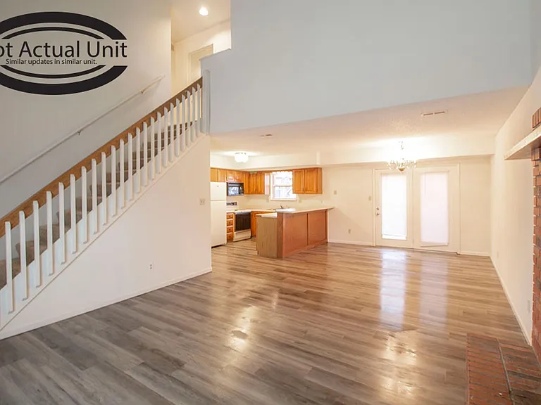 1904 Mirtle Grove Ct — Photo 3