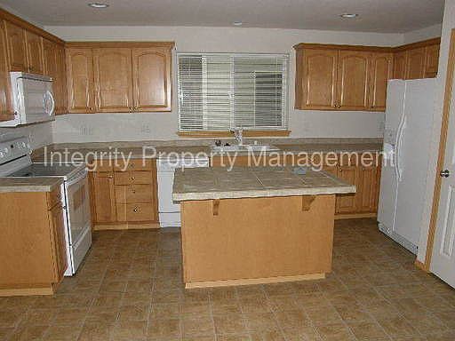 4th image of 18109 96th Ave E