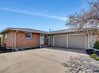908 Carlos Dr, Lincoln, NE 68505