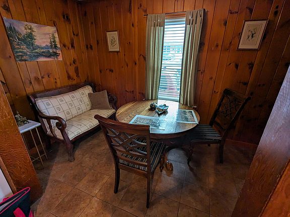 Dining room off of kitchen