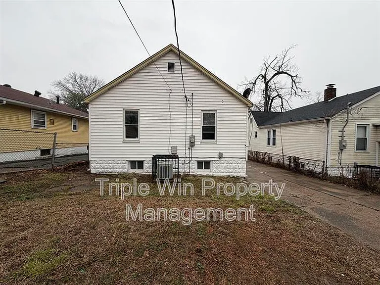 2527 Switzer Ave — Photo 6