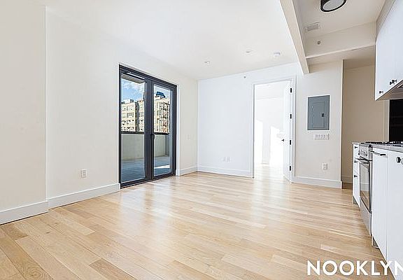 4th image of 250 Gold St #702