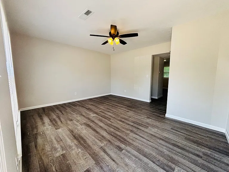 101 N Oak St #10 — Photo 3