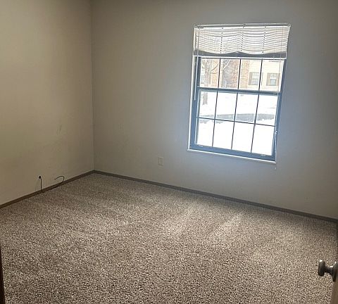 5th image of 2 Quail Hollow Ct APT B
