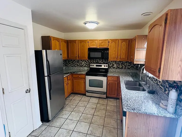 2528 Interstate Dr — Photo 4
