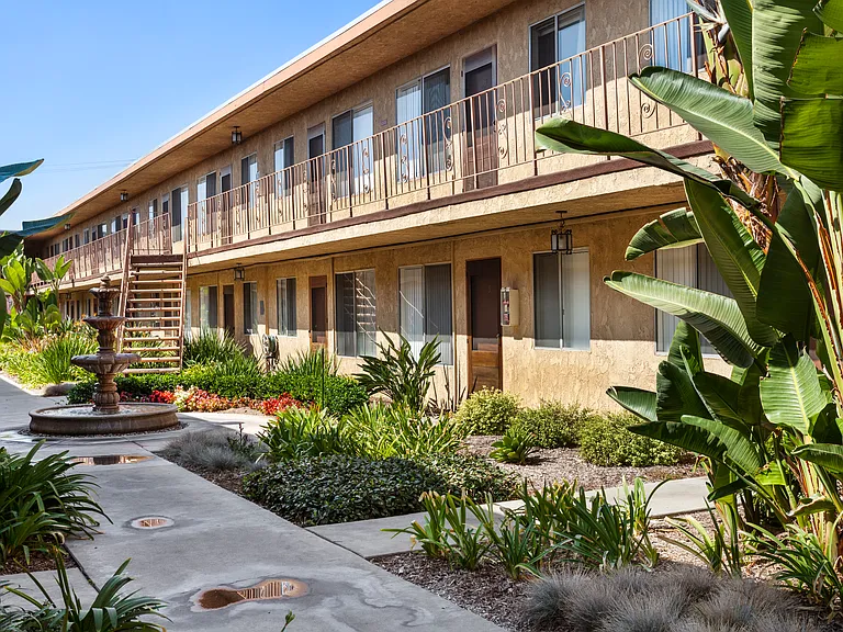 16611 Woodruff Bellflower — Photo 11