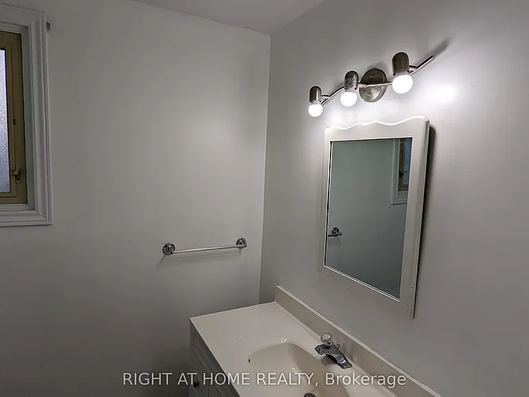 43 Glenayr Pl #LOWER — Photo 14