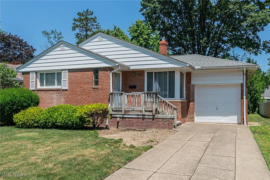 31018 Carlton Dr photo 1
