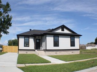 705 Ellen Dr, Chalmette, LA 70043