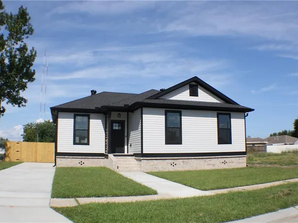 705 Ellen Dr, Chalmette, LA 70043