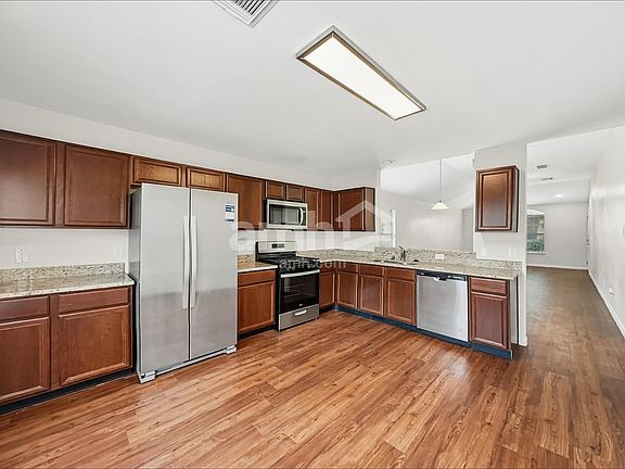 3rd image of 3906 Hawthorn Glen Ct
