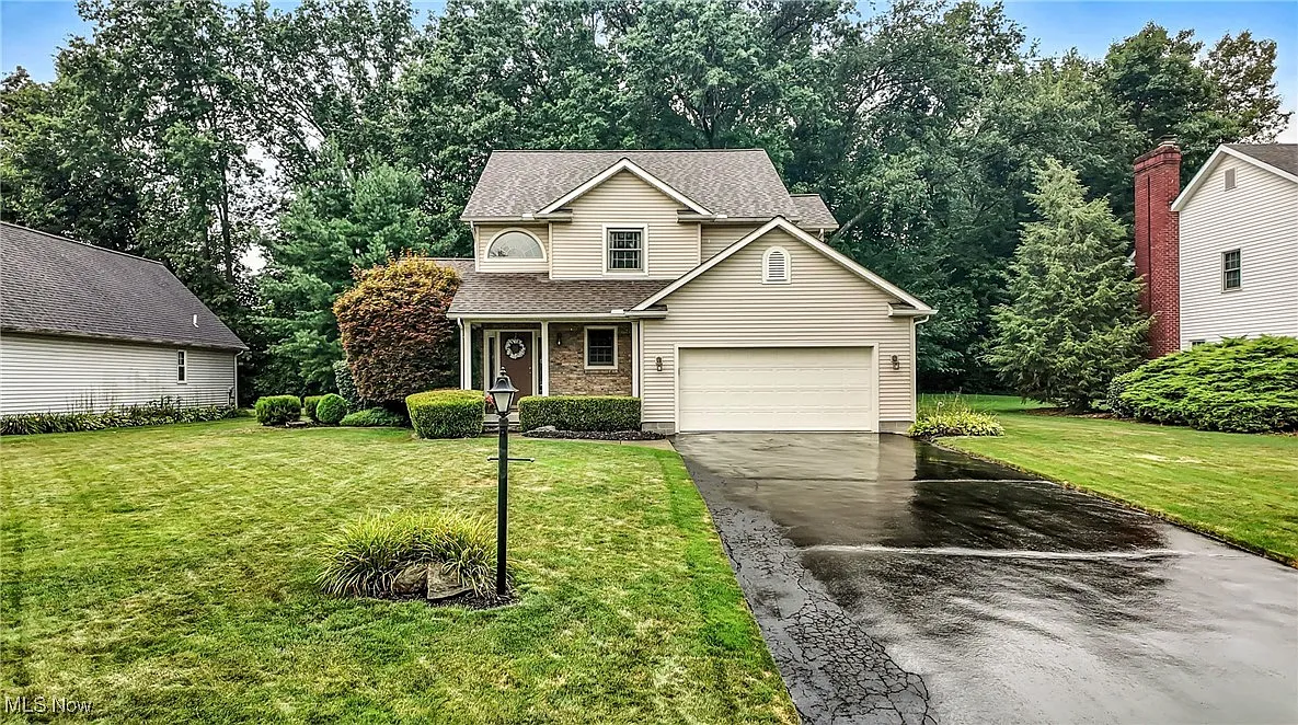 2028 Celestial Dr NE photo 1