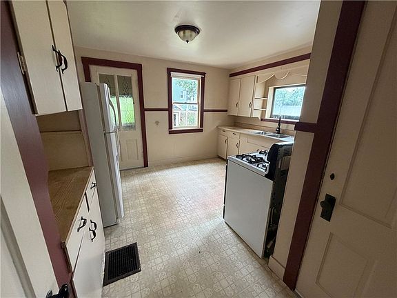 4th image of 13 Montclair Ave