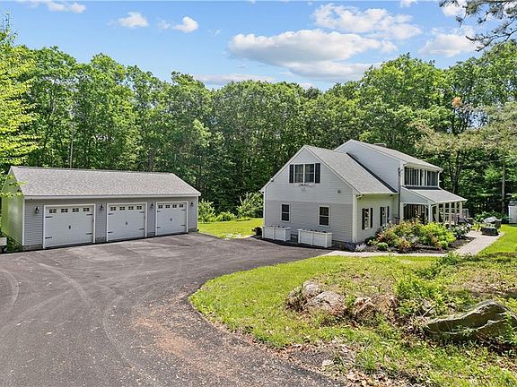 4th image of 63 Arrowhead Ln