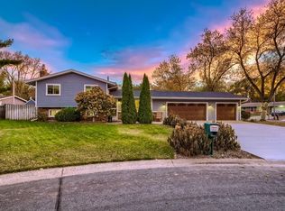 2313 Walnut Ct N, New Brighton, MN 55112