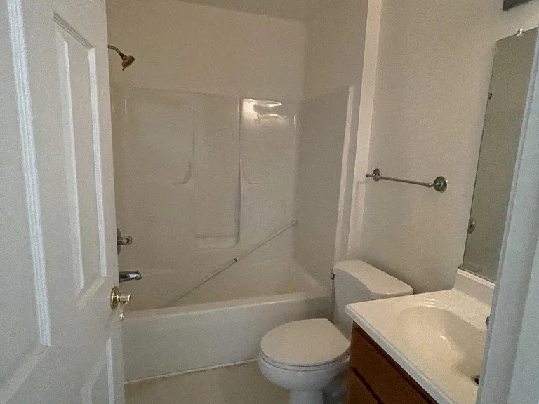 1323 Lindsay Ln — Photo 16