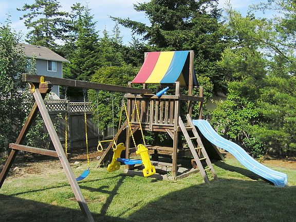 2nd image of 42 NW Fairhaven Dr