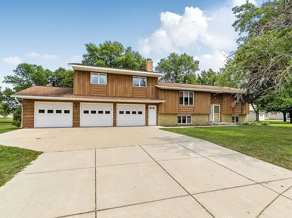 643 Circle Pines Ct, Paynesville, MN 56362