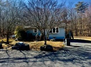 303 Sellersville Dr, East Stroudsburg, PA