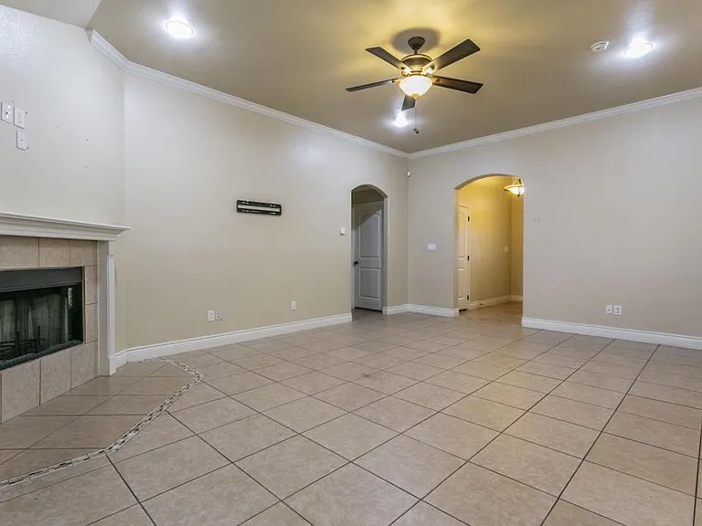 1200 Vanguard Ln — Photo 2