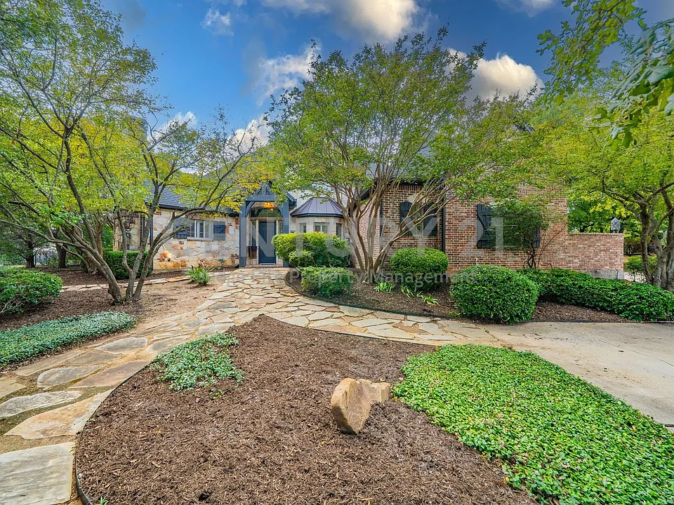 3201 Cedar Ridge Dr