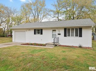 904 Park Row St, Girard, IL