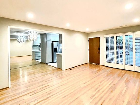 5th image of 2204 E 1st St APT 8