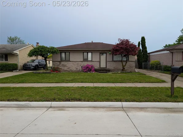 16318 Wellington Ave, Roseville, MI 48066