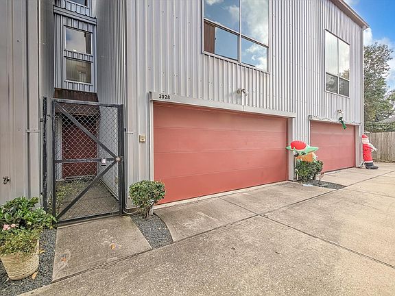 2nd image of 3028 Commerce St