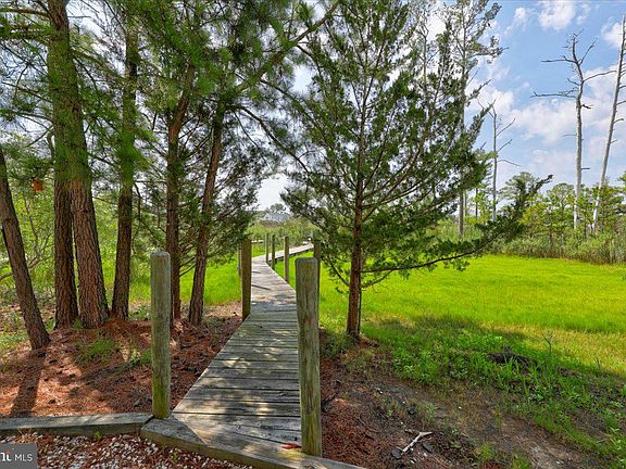 4th image of 37830 Island Dr