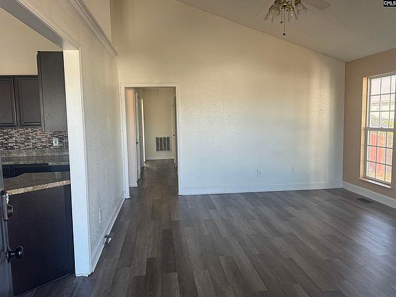 2nd image of 1104 May Oak Cir