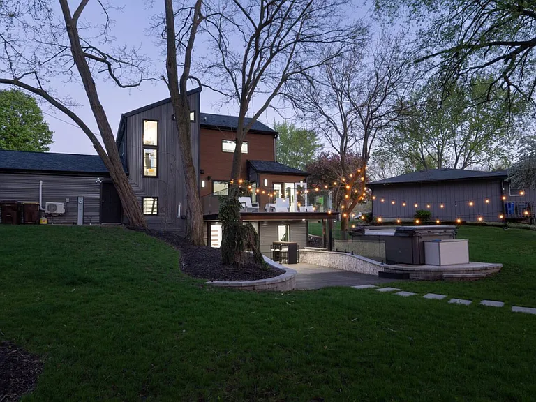 Eaton Dr — Photo 1